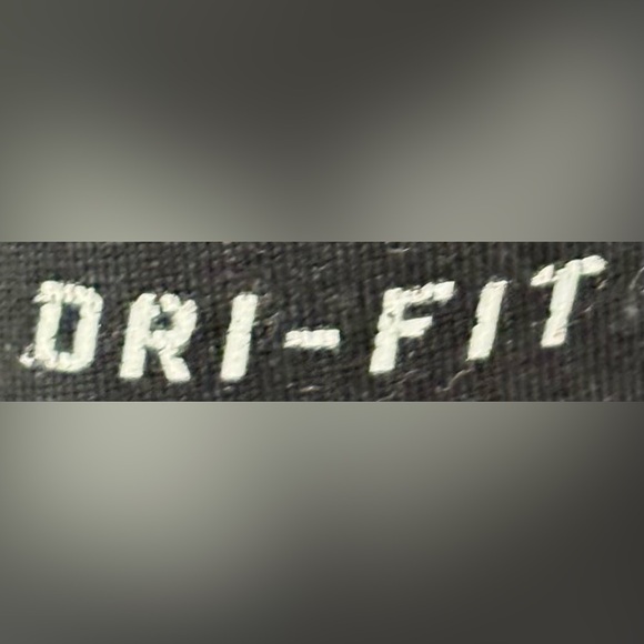 NIKE Dri-Fit Black XL Workout Tee with Pocket for Key - Picture 4 of 5